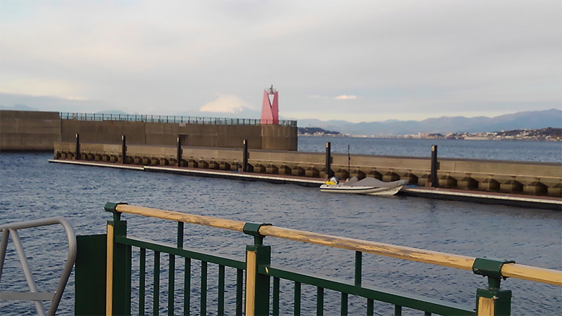 葉山港からレンタルボートで魚釣りに行って来ました